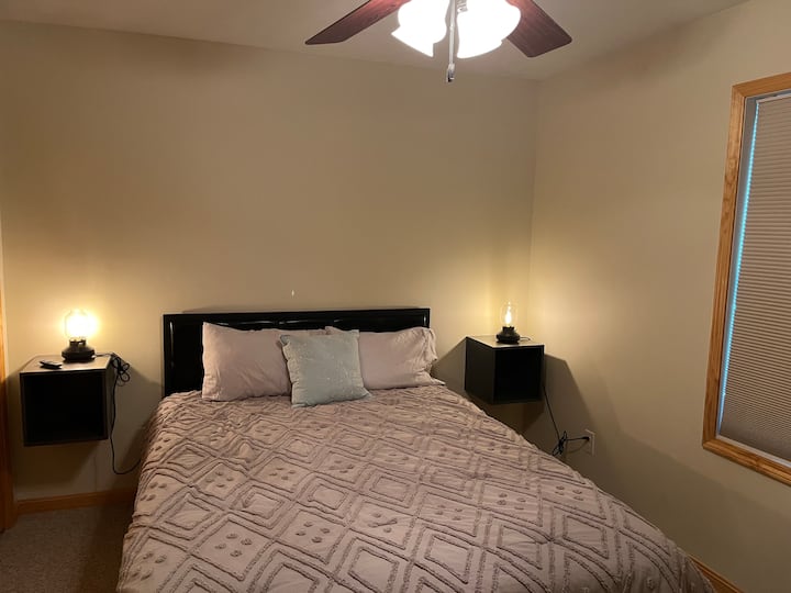 cama tamaño queen en el tercer dormitorio