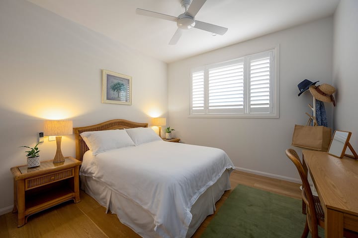 Second bedroom with desk