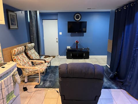 Cozy 1 bedroom basement with washer & kitchen