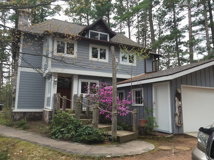 Beautiful 5 bedroom 5 1/2 bath on Lake Minocqua. Houses for Rent in