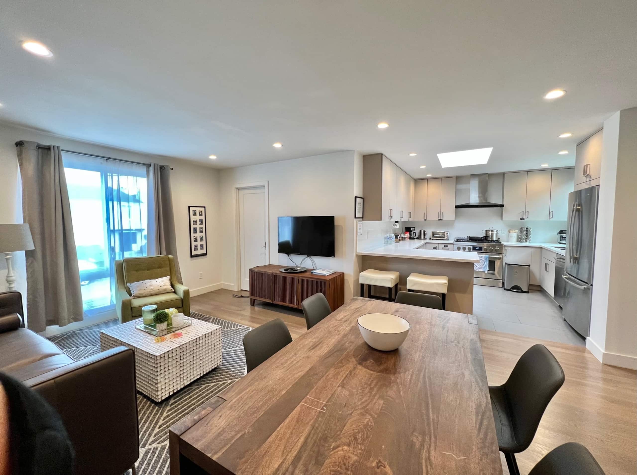 Home in San Francisco · ★4.94 · 3 bedrooms · 5 beds · 2 baths - Image 10