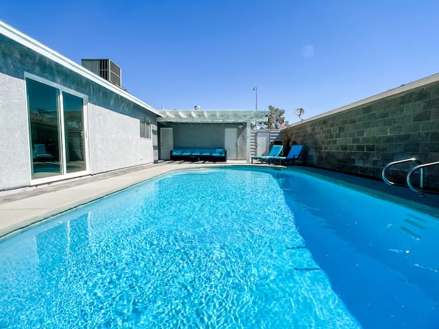 Modern, Pool, Billiards, Sun & Fun