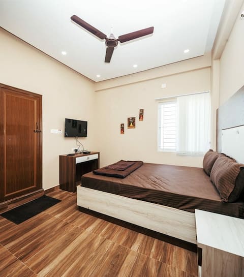 service accommodation with WFH setup