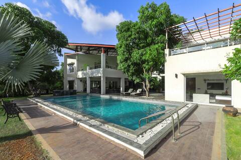 StayVista at The Leaf 5BHK Luxury w/ Table Tennis