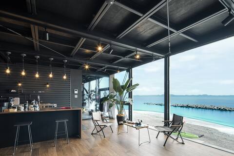 Yokosuka Sky Grey: Beachfront base in front of Yokosuka ocean where you can store your car
