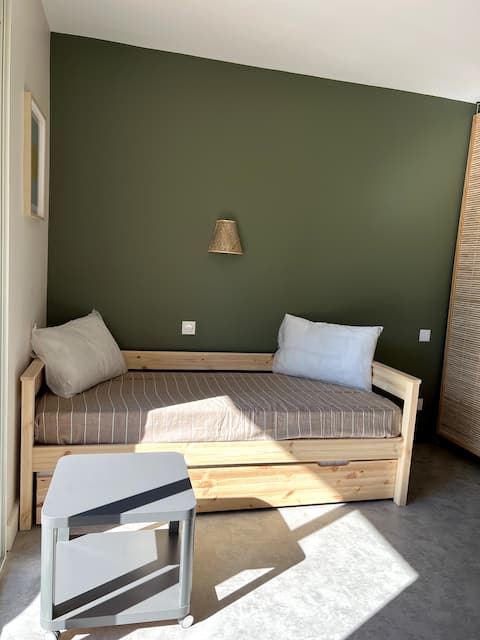 Successful Airbnb property: (10) Nice apartment close to the sea + pool J/A in Sérignan