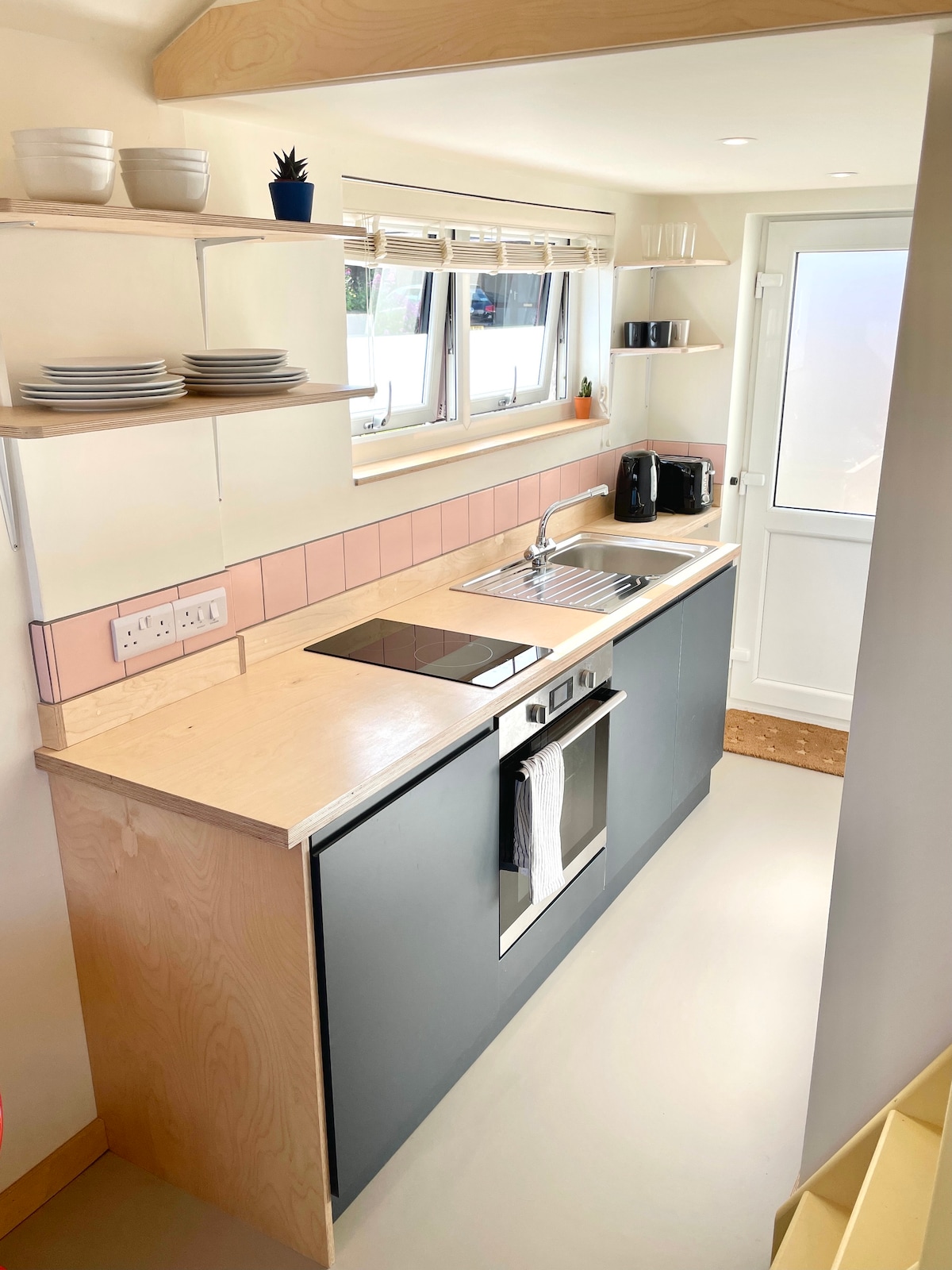 Successful Airbnb property: Dyji - tiny home by the sea & surf -Porth, Newquay in Newquay