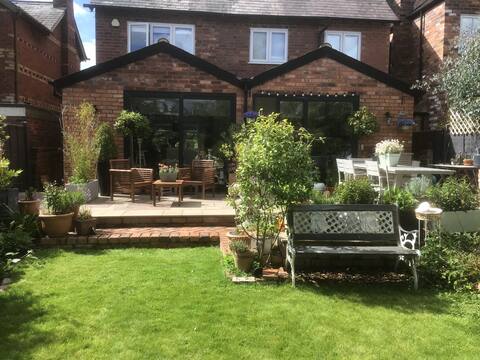 Stylish 3 bedroom home close to Birmingham