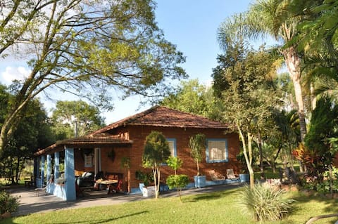 Country house with pool at Chácara Santa Maria