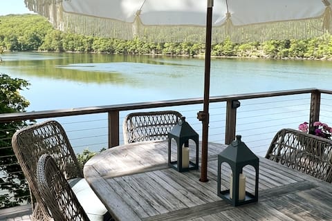 Spacious Waterfront Getaway