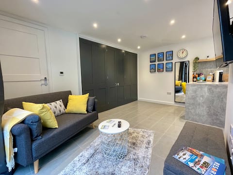 Top performing Airbnb: Tiny Home by the Sea with allocated free parking in Bournemouth