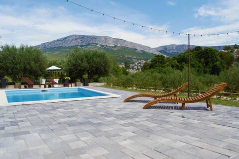 Aparthouse with pool