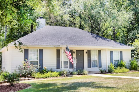 Book It! 3BR Daphne by I-10 -Deck, Firepit, Coffee