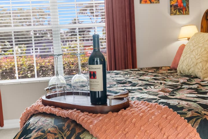 Კაბანას მყუდრო ოთახი აუზთან