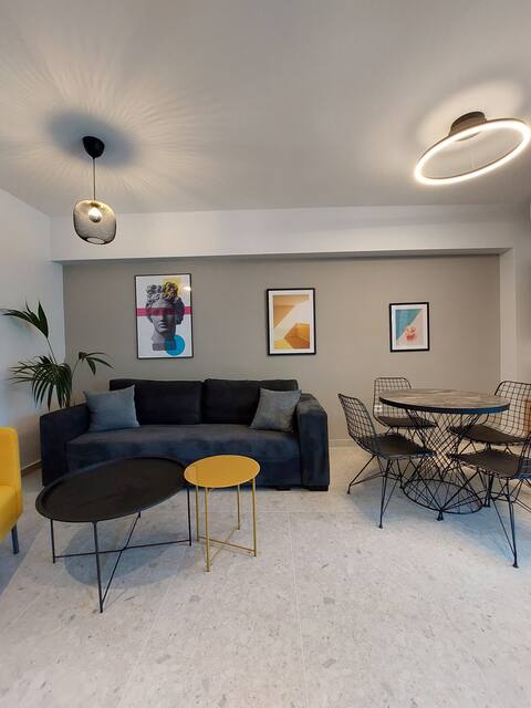 Popular Airbnb listing: BlueMotion – CruiseNest 5B in Βρυώνη