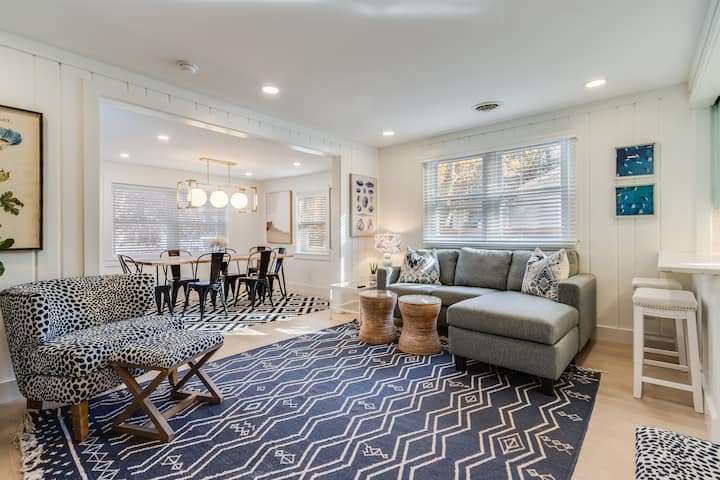 Chic Coastal Cottage W/ Hot Tub, Patio, Garden - Rehoboth Beach, DE