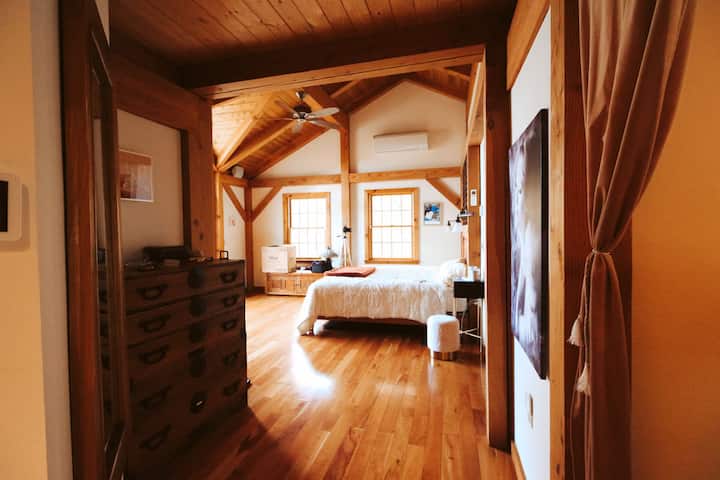 Ulaz u apartman primarne spavaće sobe.