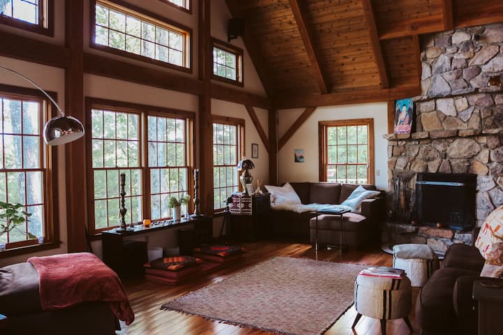 Izvanredan kamin omogućuje ugodne zimske mjesece.