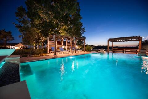 Luxury 3 BR Stay | Sleeps 6 | Stunning Farm