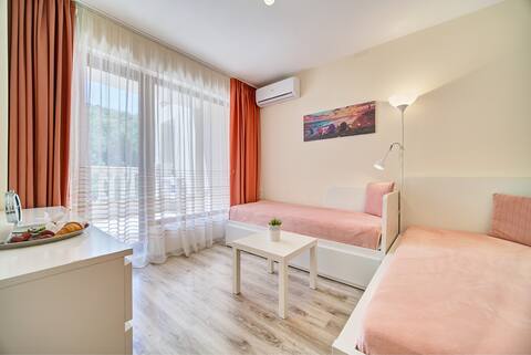 Popular Airbnb listing: Spacious sea-view apartment at Varna South Bay in Аспарухово