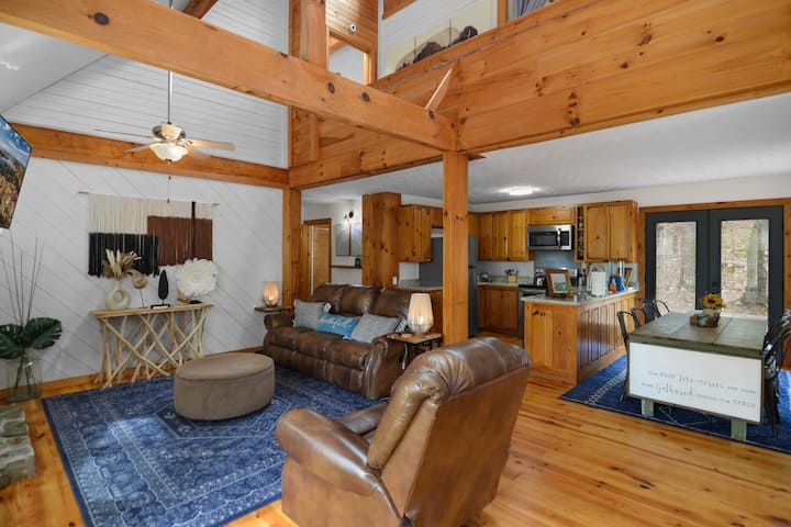Lux Cabin | Hot Tub, Pools & Resort Amenities - Ellijay