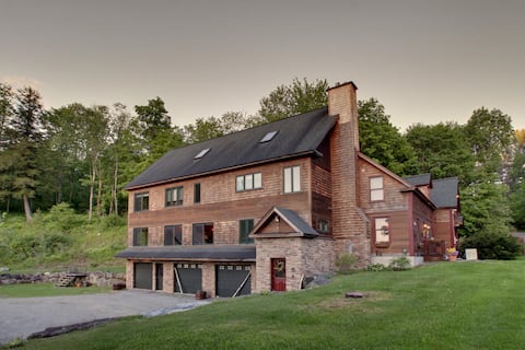 River Stone Lodge · Pet-Friendly · Hot Tub · River