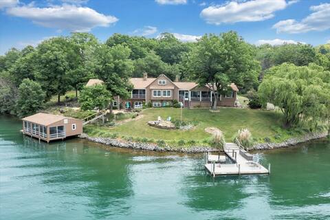 Sunset Paradise:  A Private Retreat on the water!