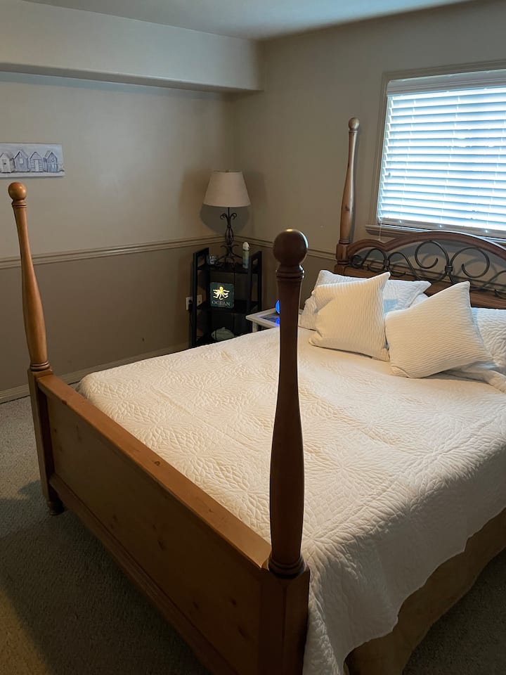 1bed suite close to Langley Hospital and Airport Guest suites for