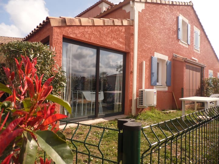 Cozy place on the edge of the Canal du Midi Houses for Rent in