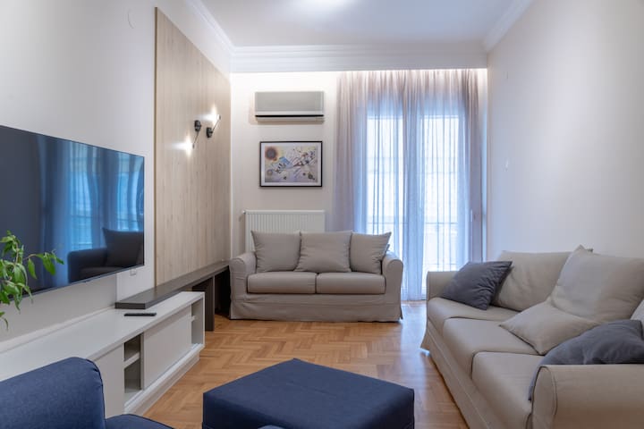 SANI’s | Modern 2-Βedroom Downtown Condo