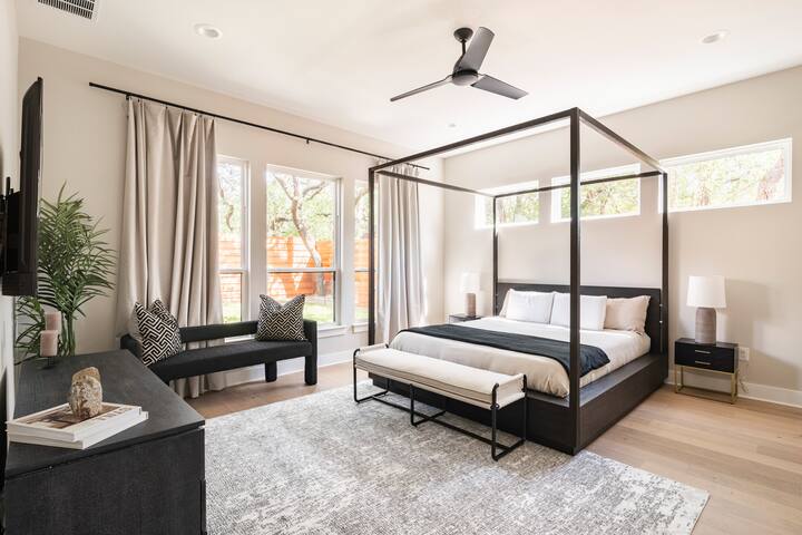 Modern Luxury Home 4 Bd/3 Ba – Mins to Downtown gallery image 4