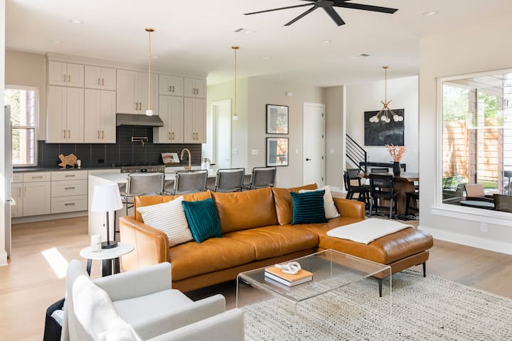 Luxury Modern Home 4 Bd/3 Ba - Mins To Downtown - Austin, TX
