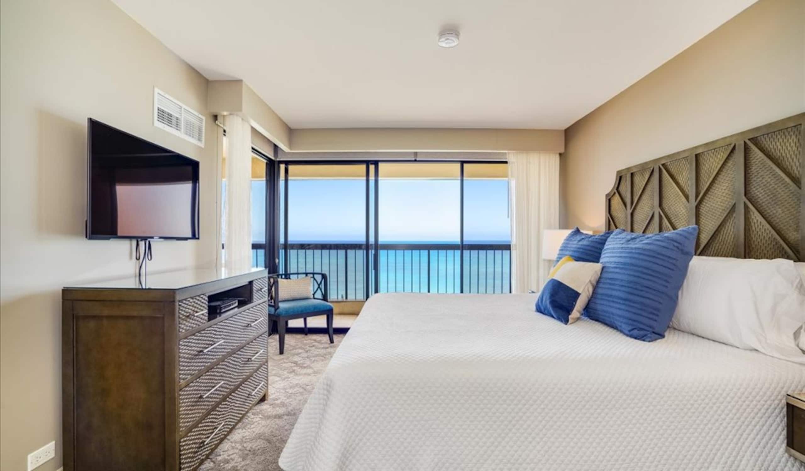 Condo in Honolulu · ★4.87 · 2 bedrooms · 3 beds · 2 private baths - Image 15