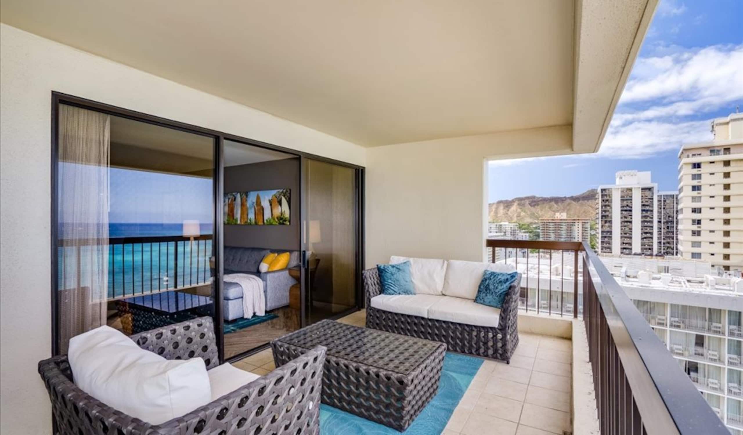 Condo in Honolulu · ★4.87 · 2 bedrooms · 3 beds · 2 private baths - Image 30