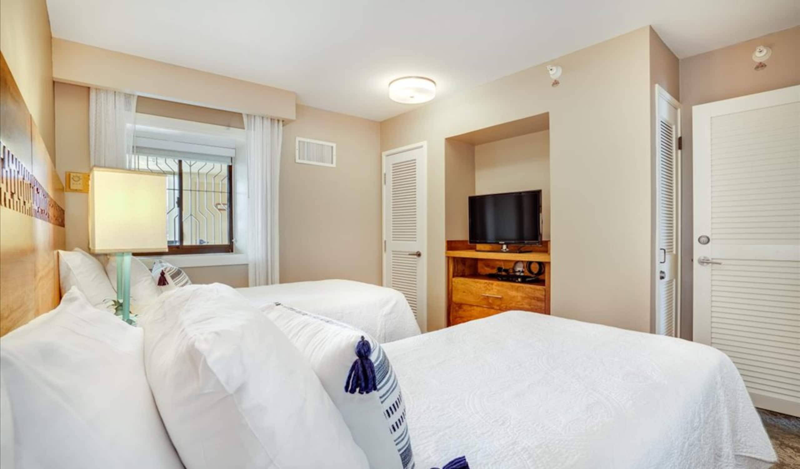 Condo in Honolulu · ★4.87 · 2 bedrooms · 3 beds · 2 private baths - Image 42