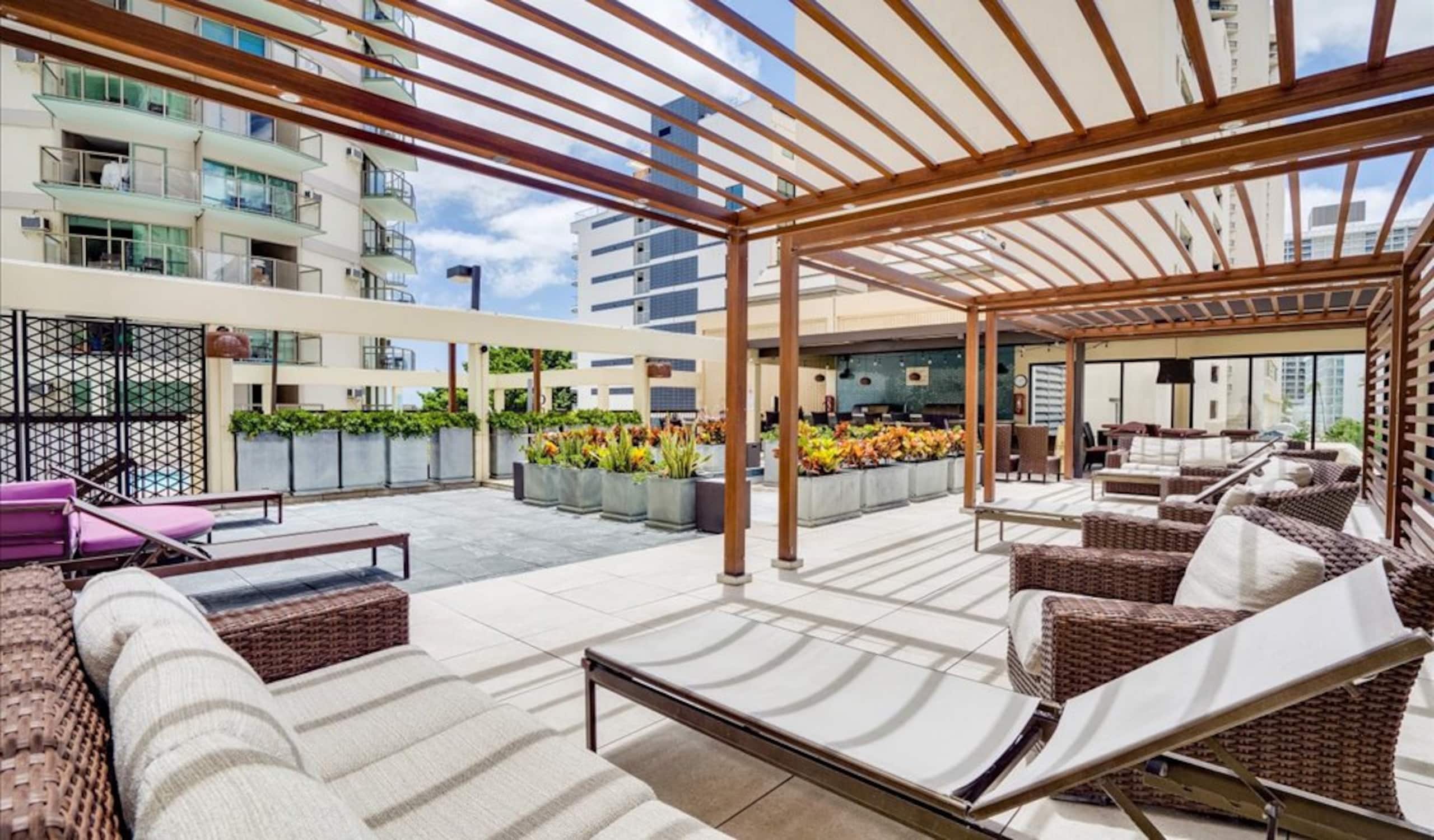 Condo in Honolulu · ★4.87 · 2 bedrooms · 3 beds · 2 private baths - Image 34