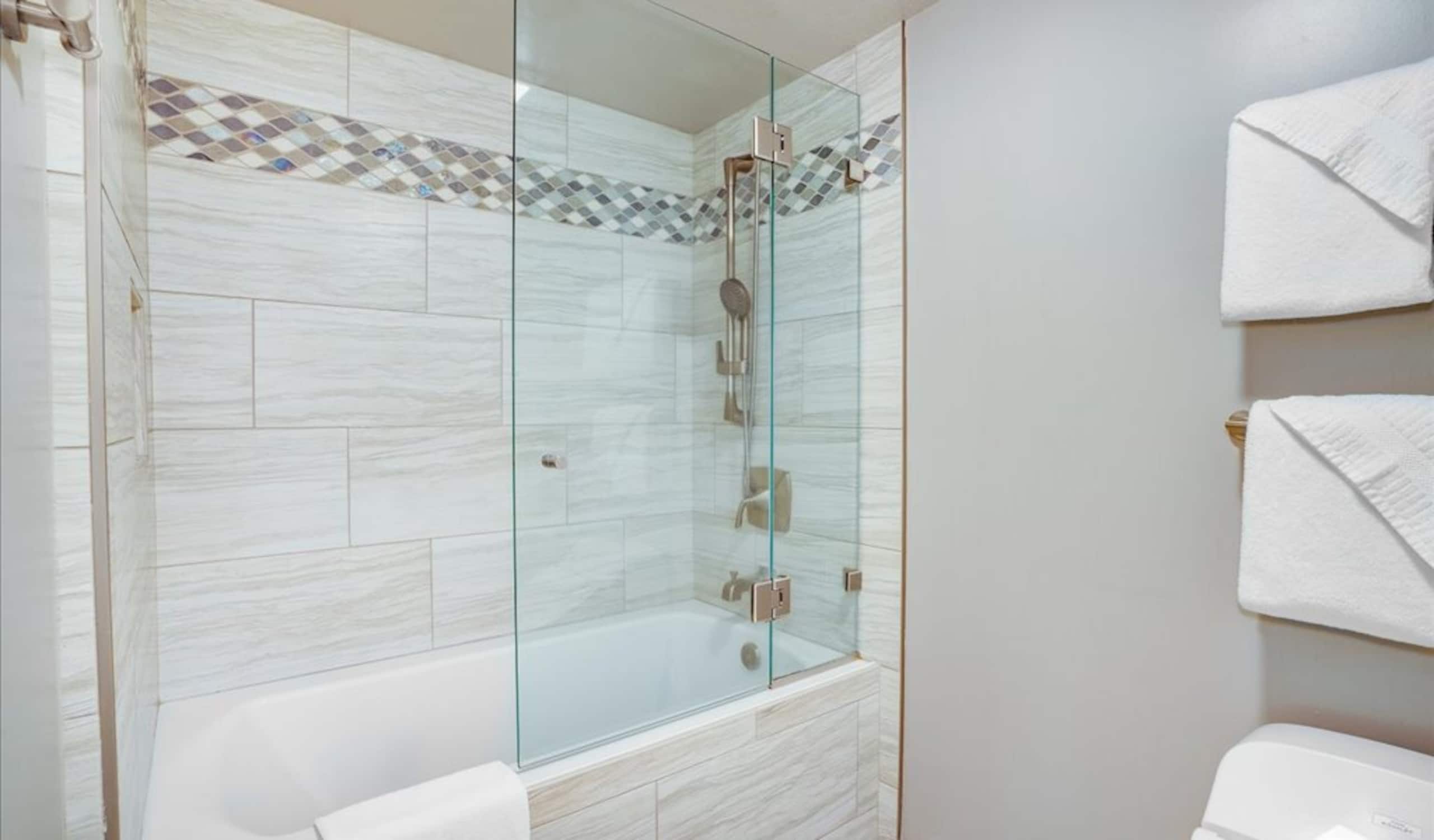 Condo in Honolulu · ★4.87 · 2 bedrooms · 3 beds · 2 private baths - Image 21