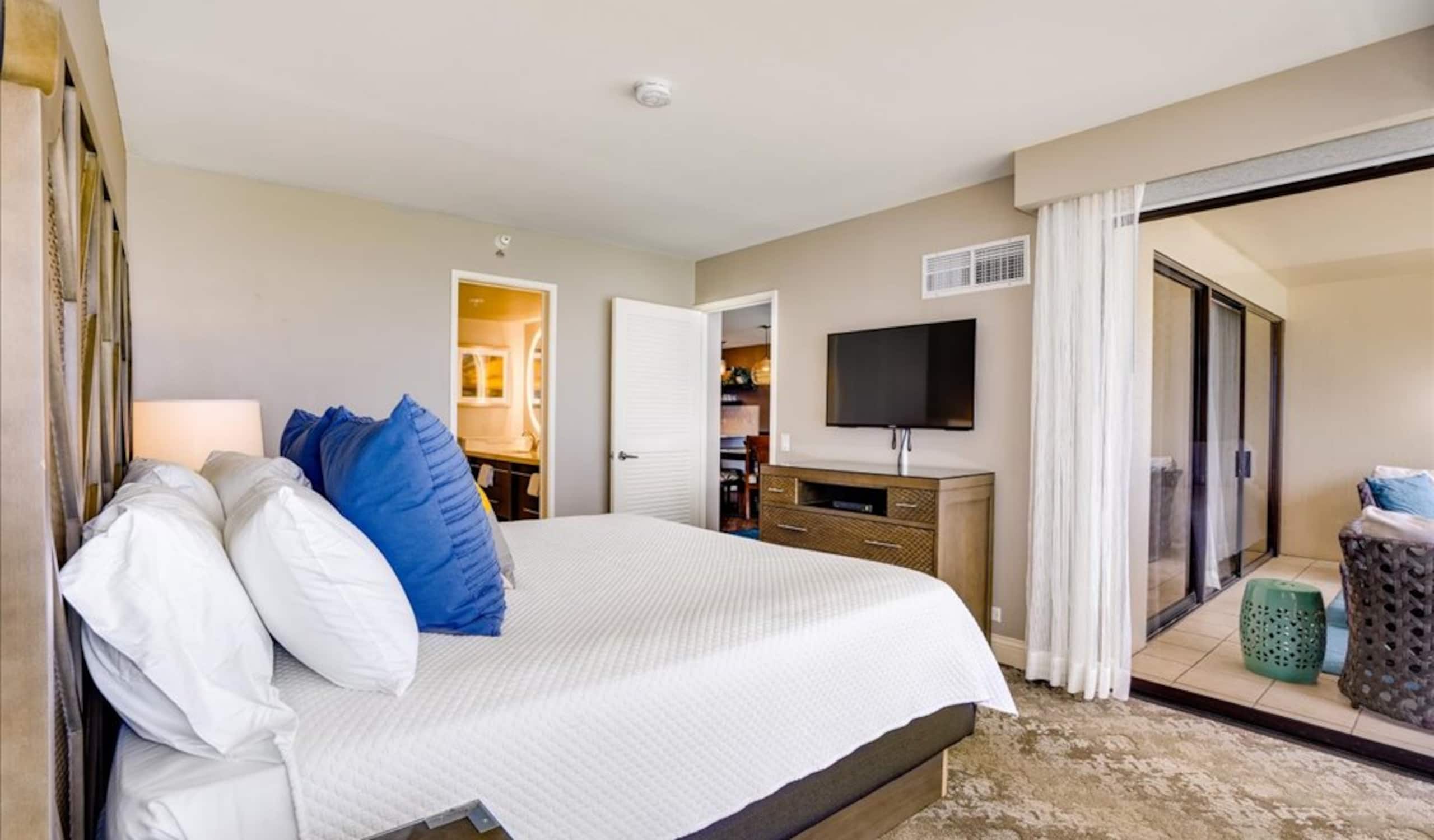 Condo in Honolulu · ★4.87 · 2 bedrooms · 3 beds · 2 private baths - Image 18