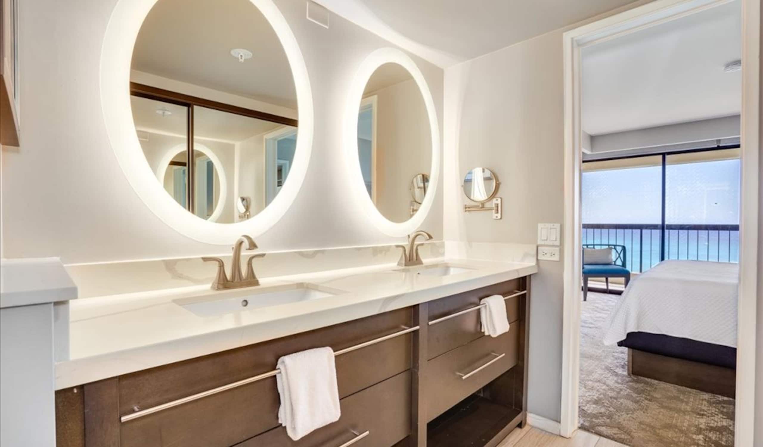 Condo in Honolulu · ★4.87 · 2 bedrooms · 3 beds · 2 private baths - Image 22