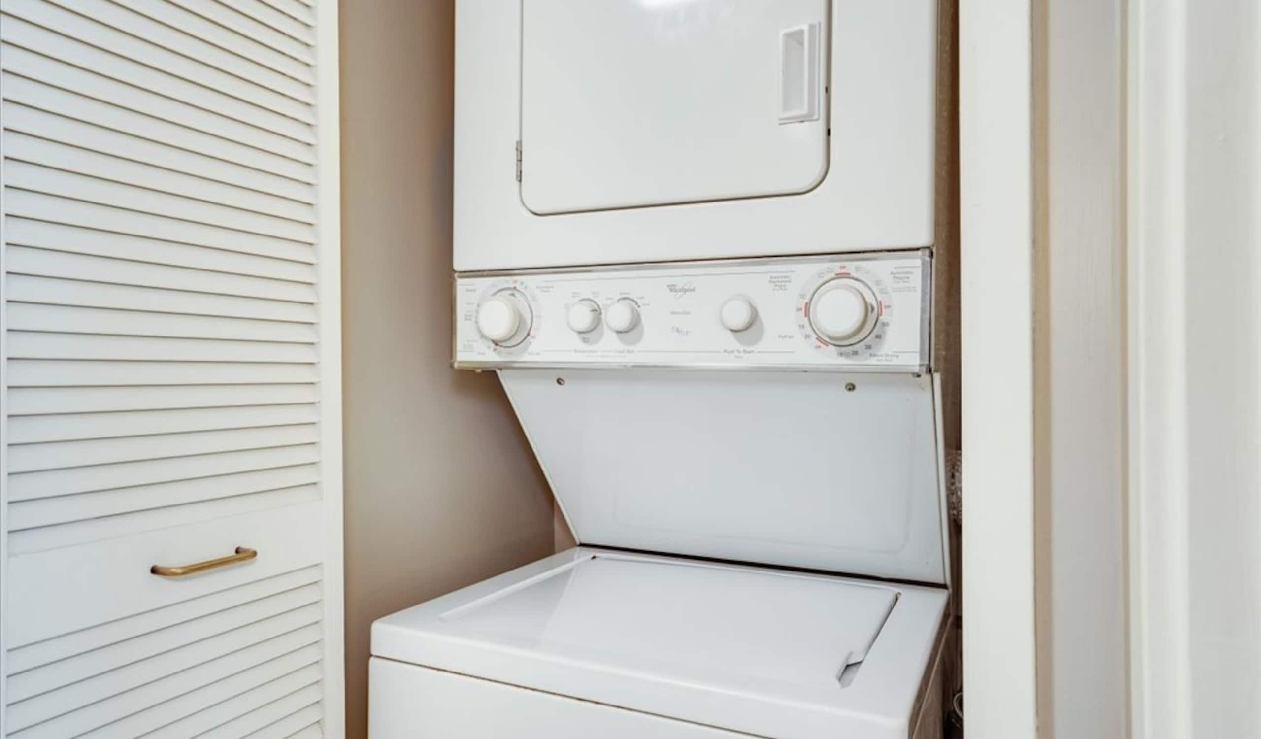 Condo in Honolulu · ★4.87 · 2 bedrooms · 3 beds · 2 private baths - Image 24