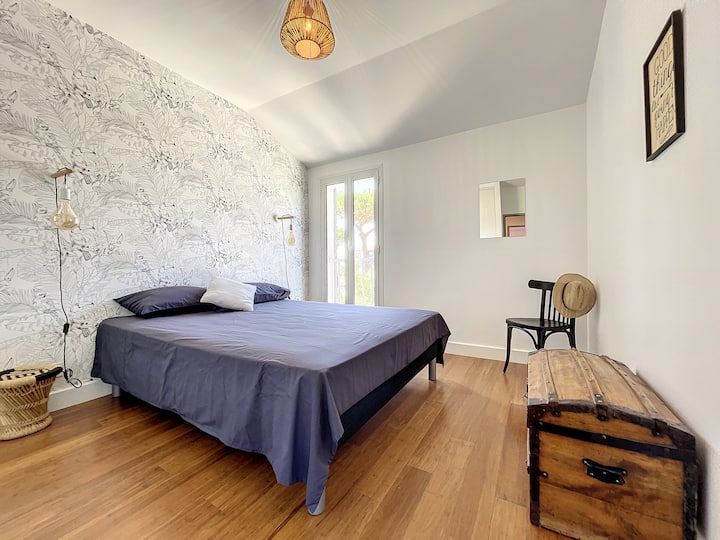 160 × 200 სმ-იანი თეთრეული
შესანიშნავი თეთრეული -(ახალი)
ლამაზი ხედი არხზე
(კონდიციონერი)