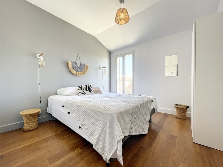 Თეთრეული 160 × 200 სმ ‑ ში
შესანიშნავი თეთრეული -(ახალი)
