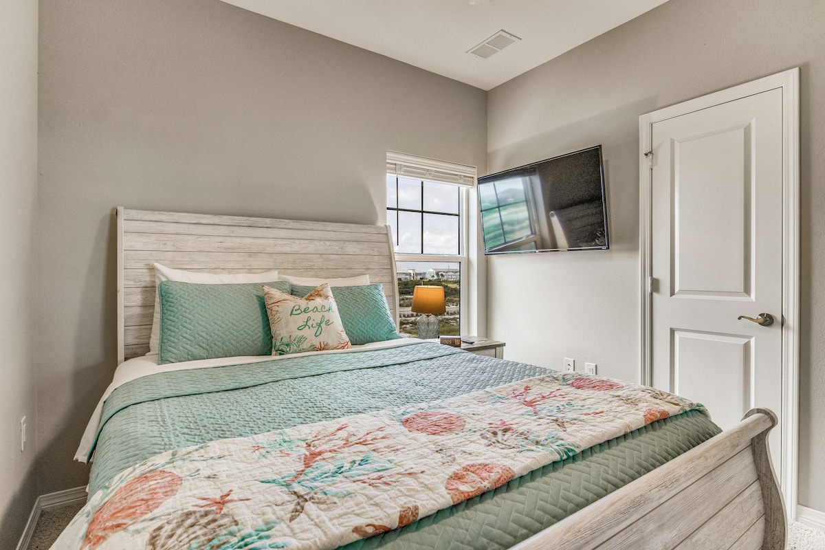 Vaša 2. spavaća soba ima bračni krevet, komodu i pametni TV