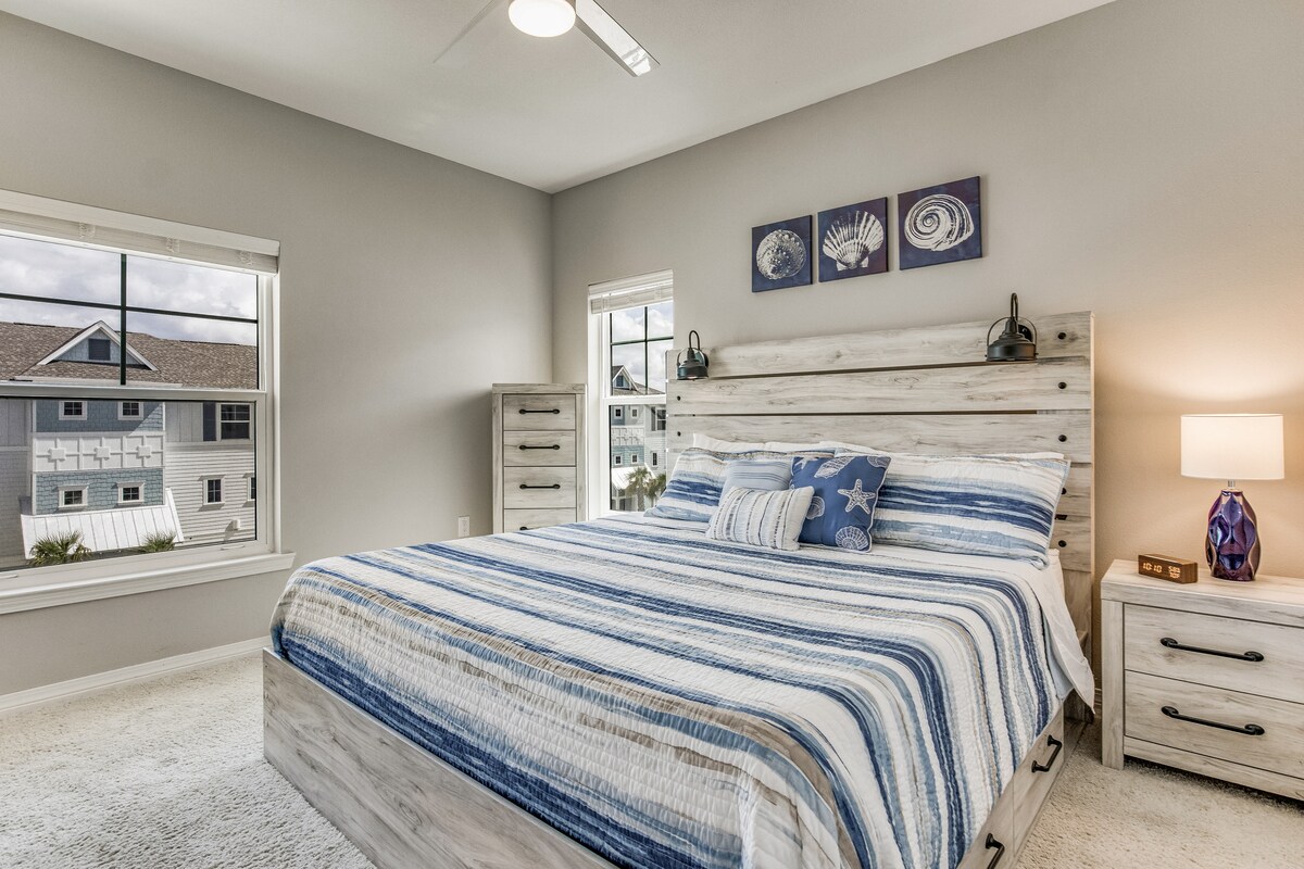 Na 3. katu nalazi se primarna spavaća soba s bračnim krevetom i vlastitom kupaonicom