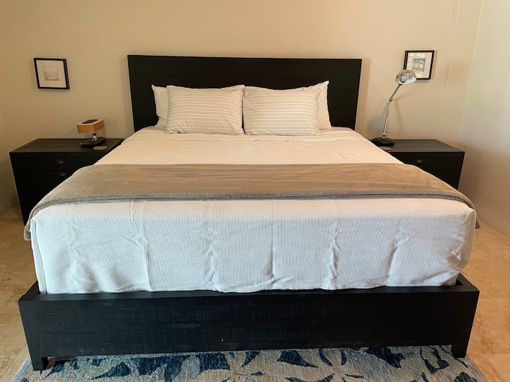 Beneden kingsize gastensuite