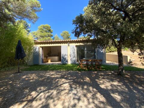 Quiet house at the foot of the Luberon