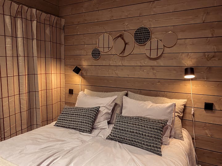 Bedroom 2 with hotel-quality doubled bed (160cm wide)