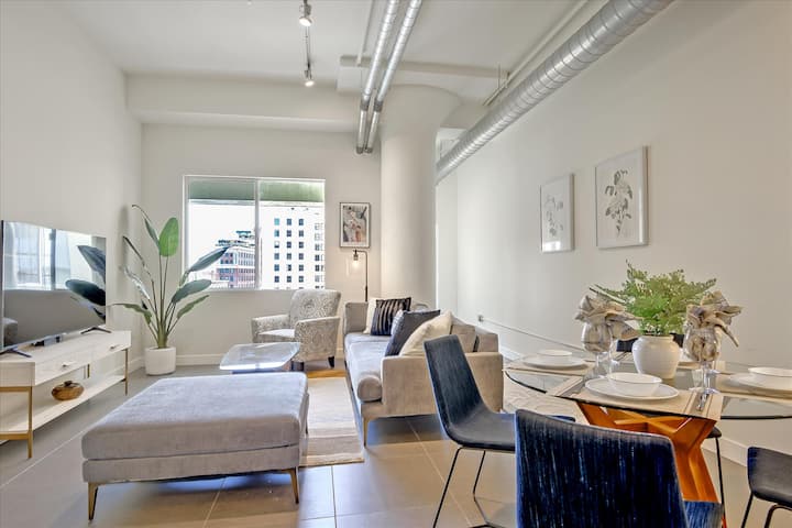 Trendy 2br Downtown La Condo With Pool & Gym - Los Angeles, CA