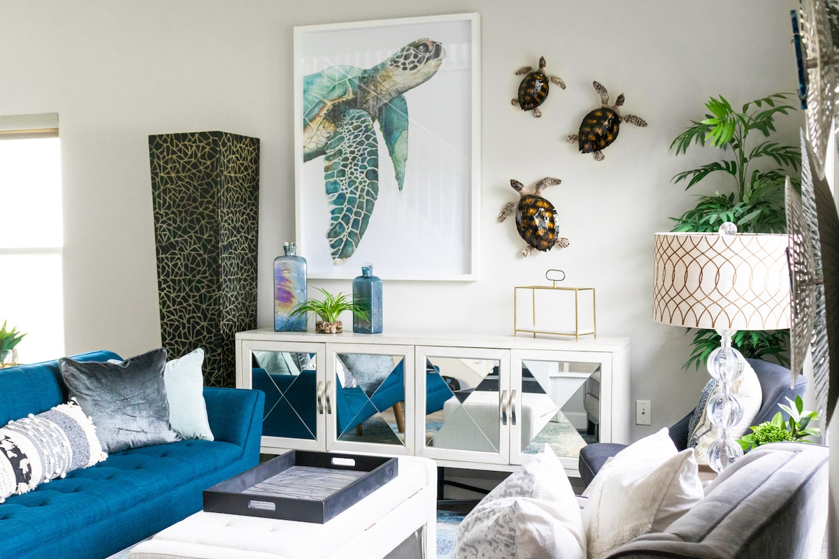 Top performing Airbnb: The Balmoral Manor: Luxurious & Bright 5BR Oasis in Lake Alfred