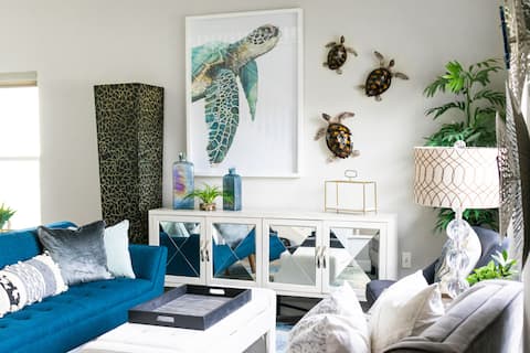 Top performing Airbnb: The Balmoral Manor: Luxurious & Bright 5BR Oasis in Lake Alfred